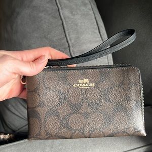 Coach wristlet wallet 2 compartments